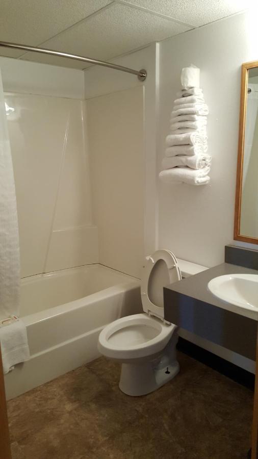 Knights Inn And Suites Grand Forks