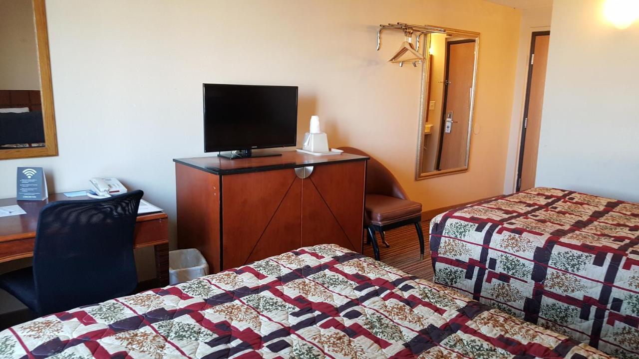 Knights Inn And Suites Grand Forks