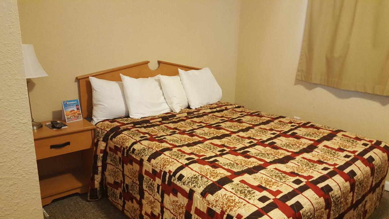Knights Inn And Suites Grand Forks