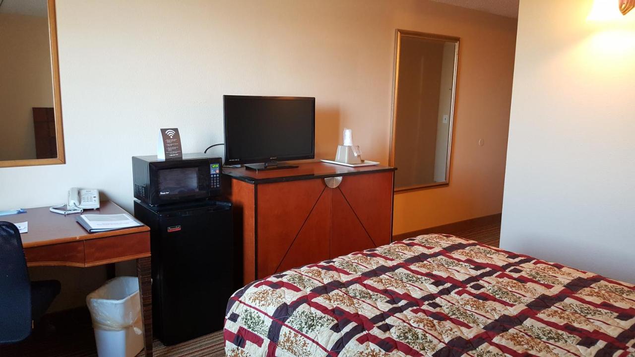 Knights Inn And Suites Grand Forks