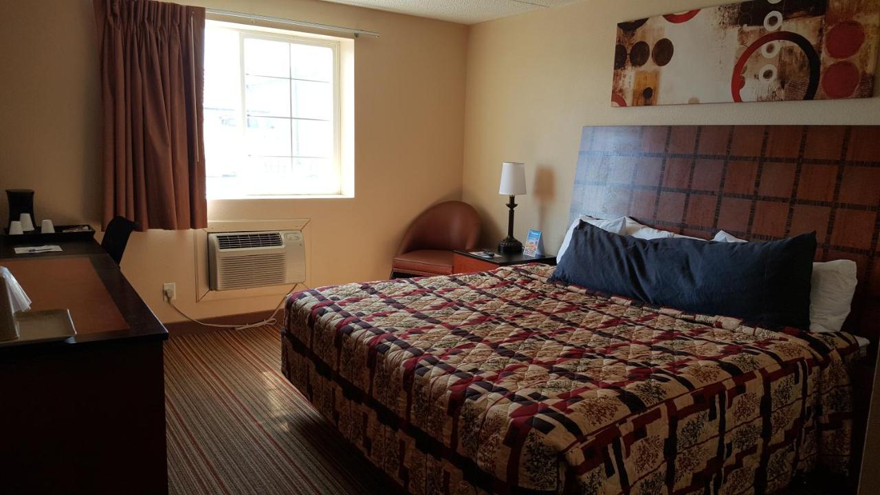 Knights Inn And Suites Grand Forks