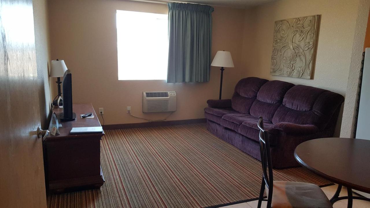 Knights Inn And Suites Grand Forks