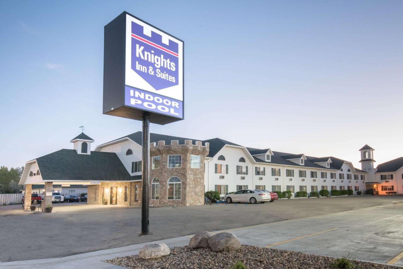 Knights Inn And Suites Grand Forks