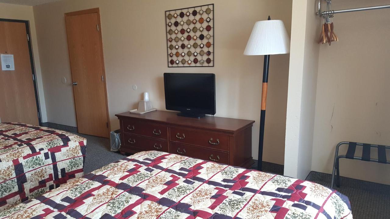Knights Inn And Suites Grand Forks