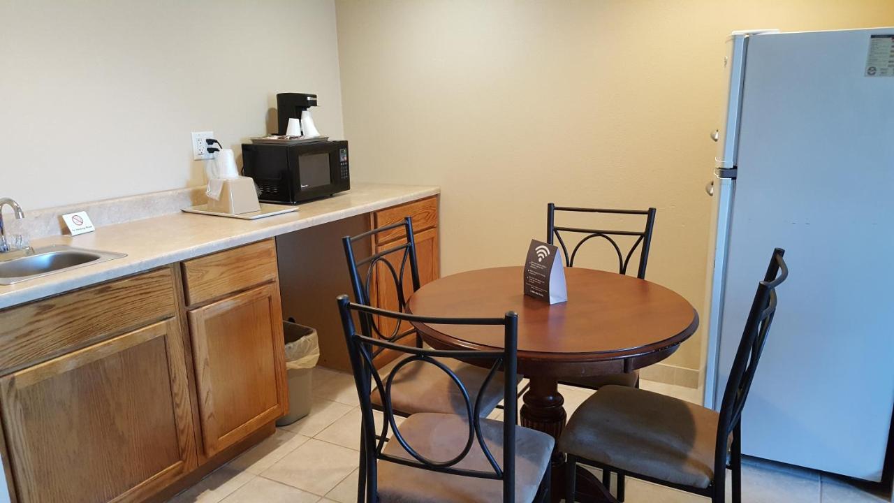 Knights Inn And Suites Grand Forks