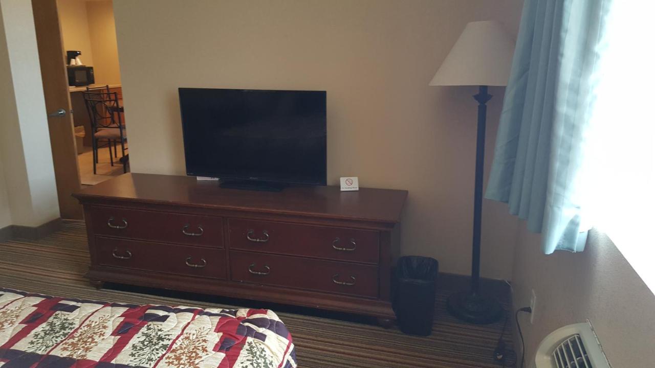 Knights Inn And Suites Grand Forks