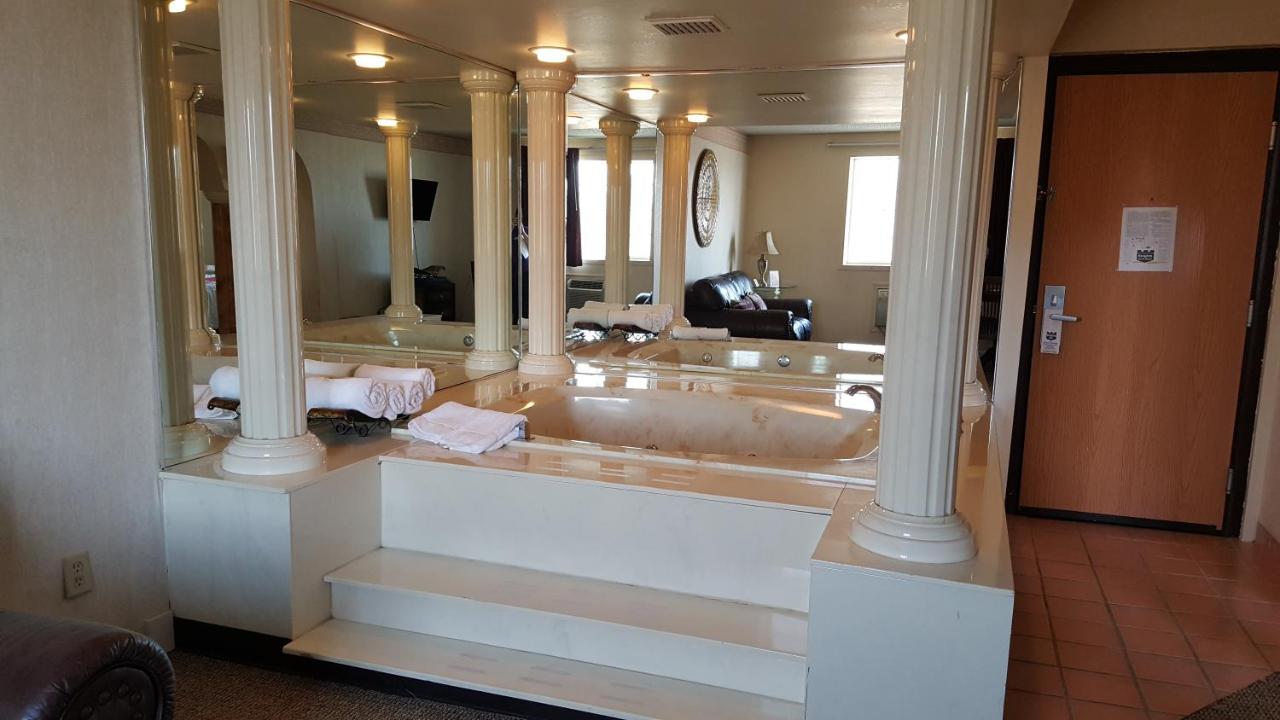 Knights Inn And Suites Grand Forks