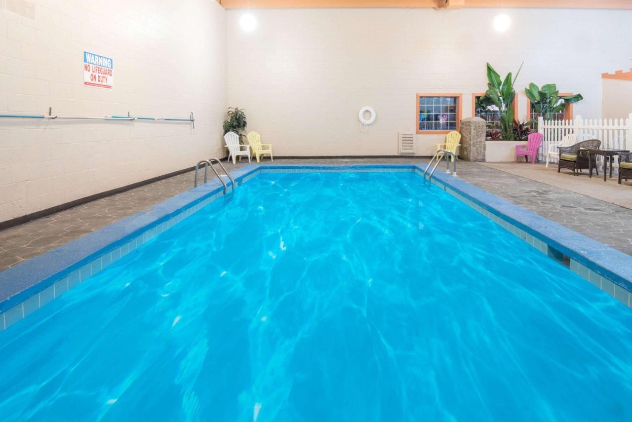Knights Inn And Suites Grand Forks