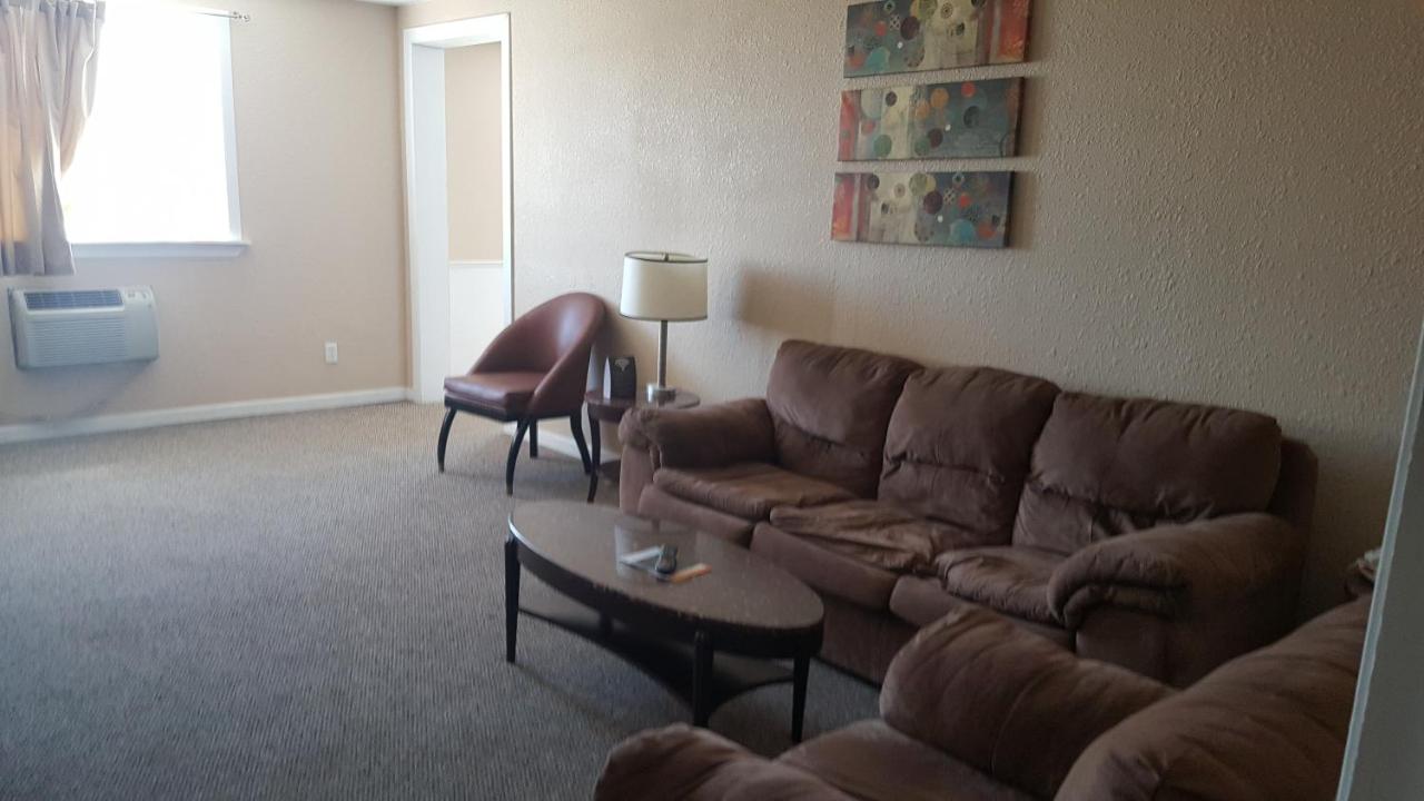 Knights Inn And Suites Grand Forks