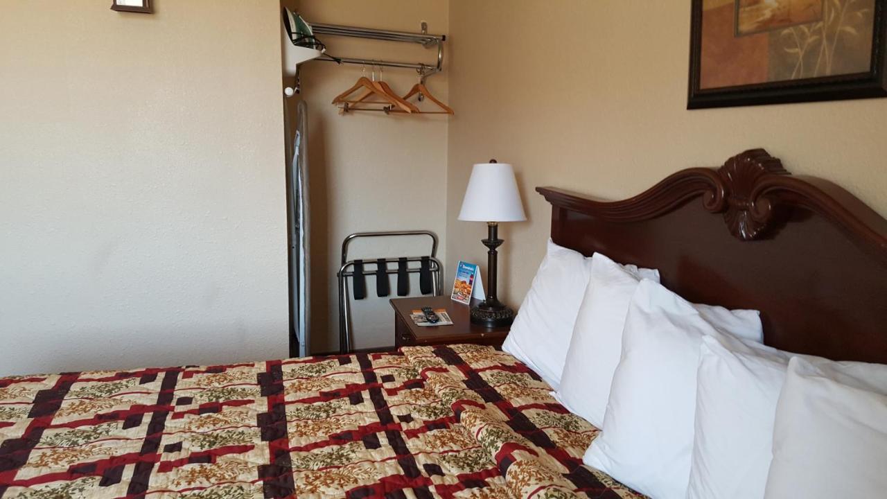 Knights Inn And Suites Grand Forks
