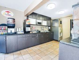 Super 8 by Wyndham Grand Forks