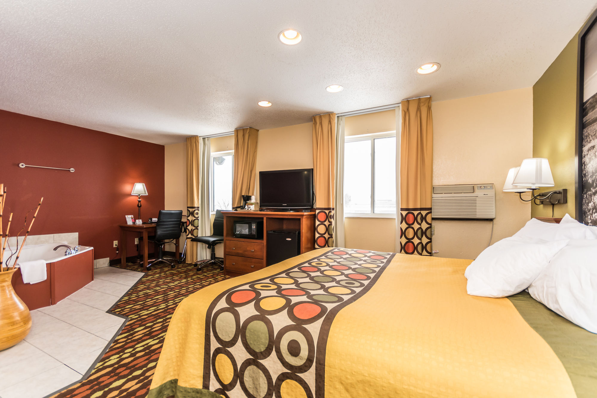 Super 8 by Wyndham Grand Forks