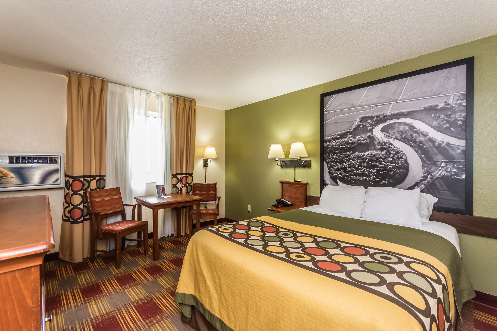 Super 8 by Wyndham Grand Forks