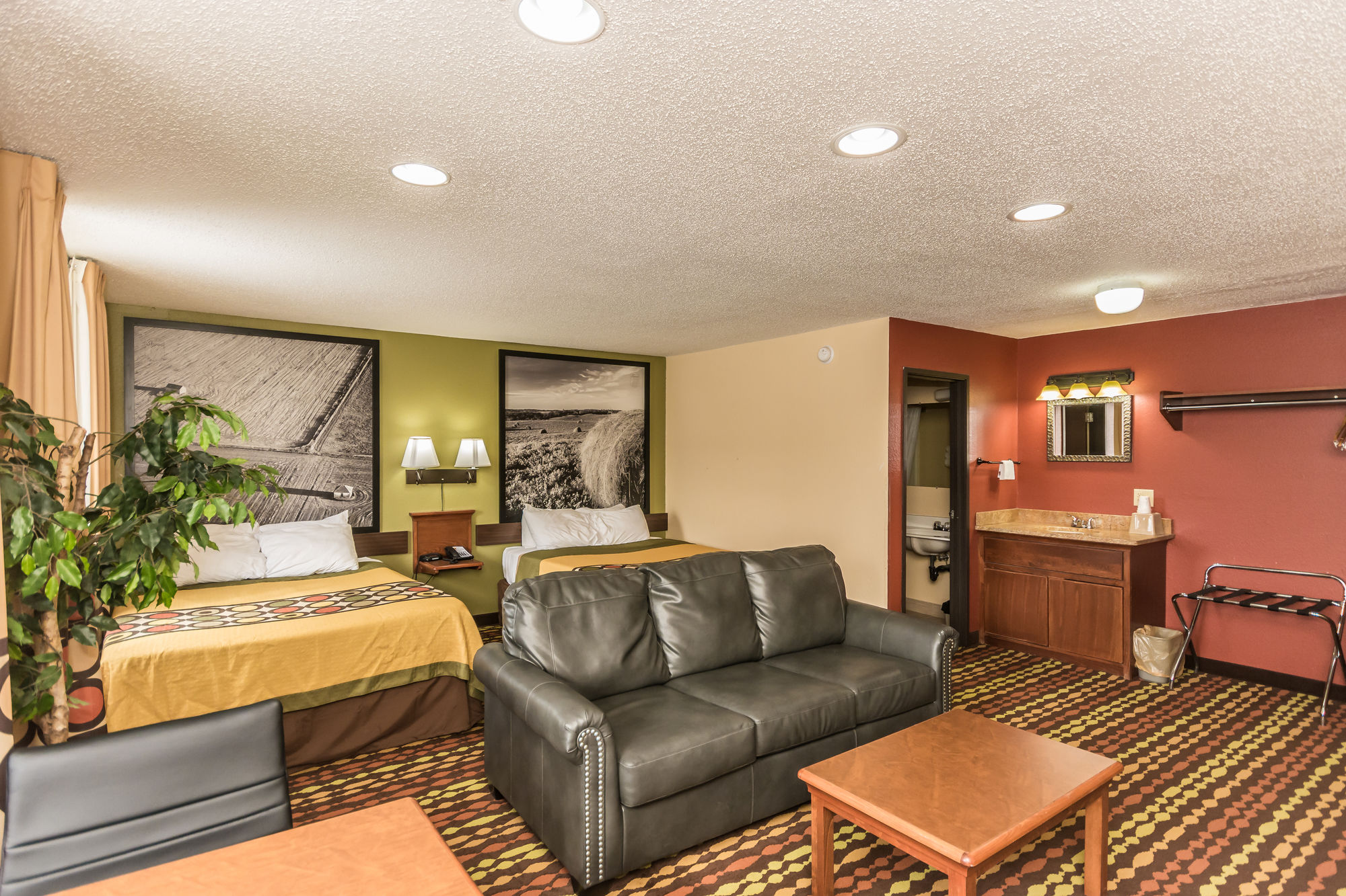 Super 8 by Wyndham Grand Forks
