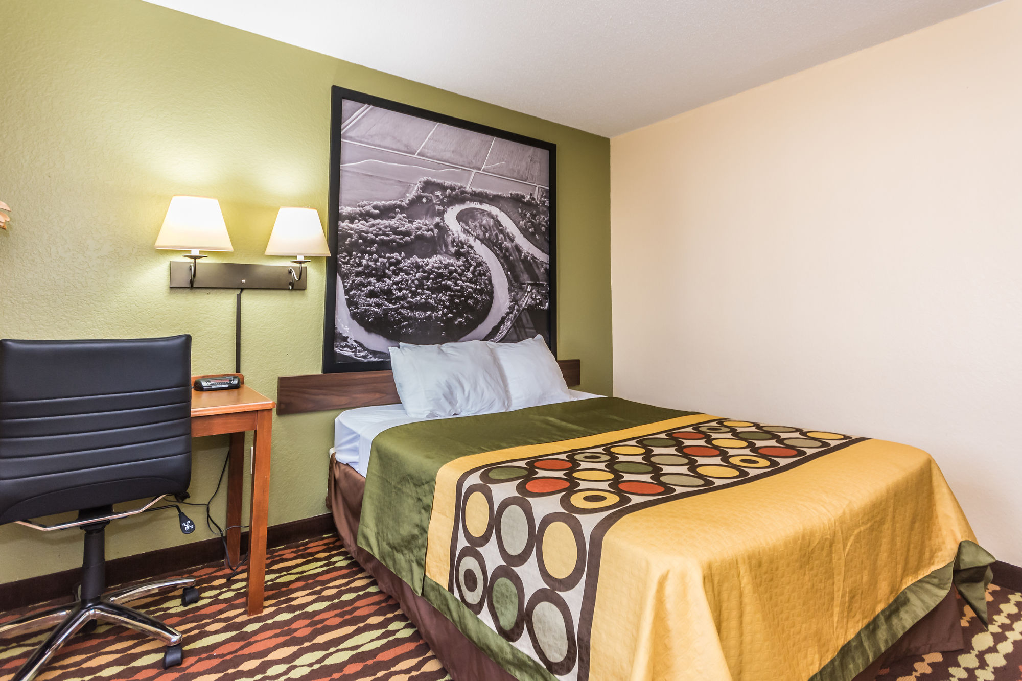 Super 8 by Wyndham Grand Forks