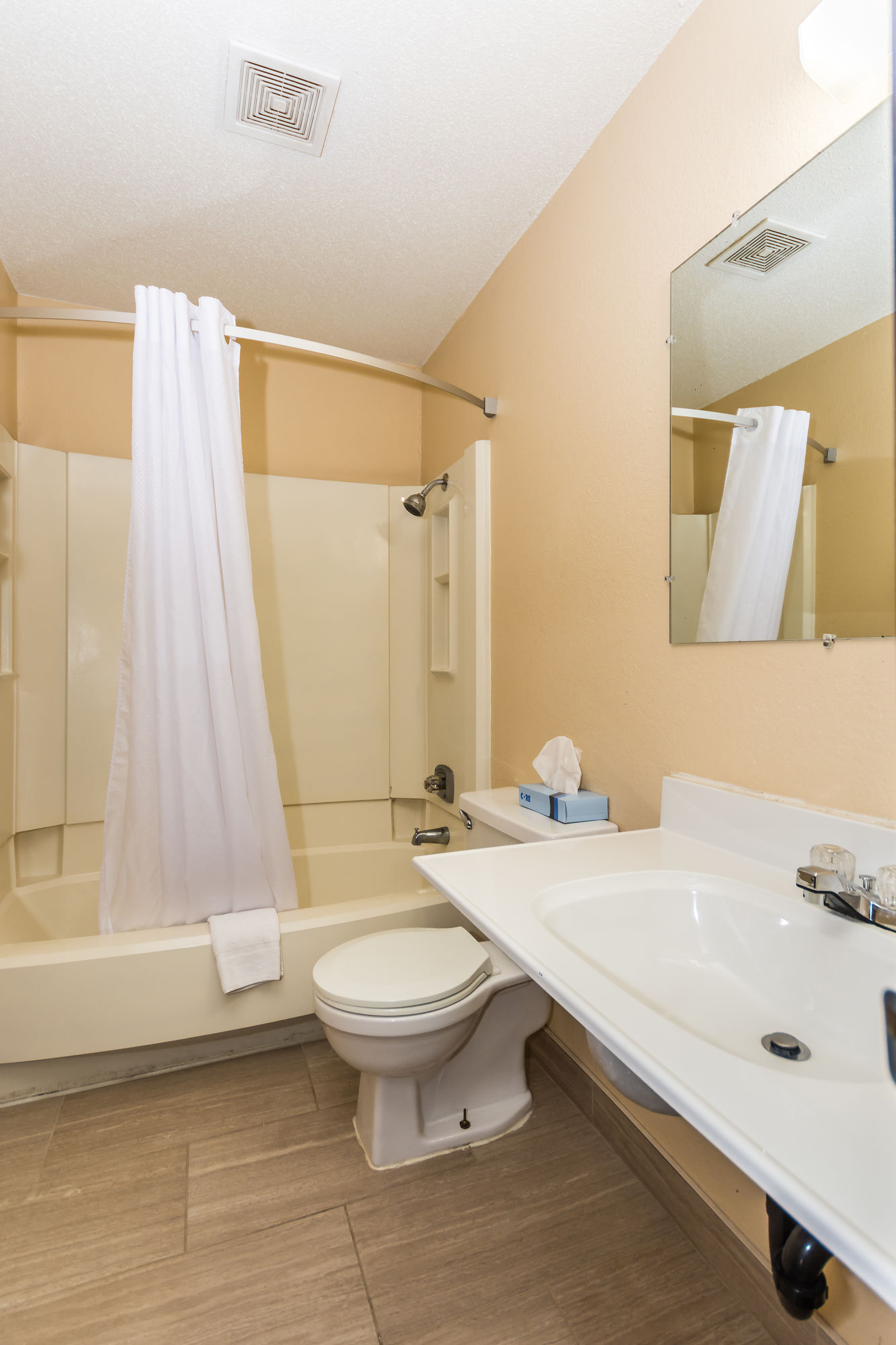 Super 8 by Wyndham Grand Forks