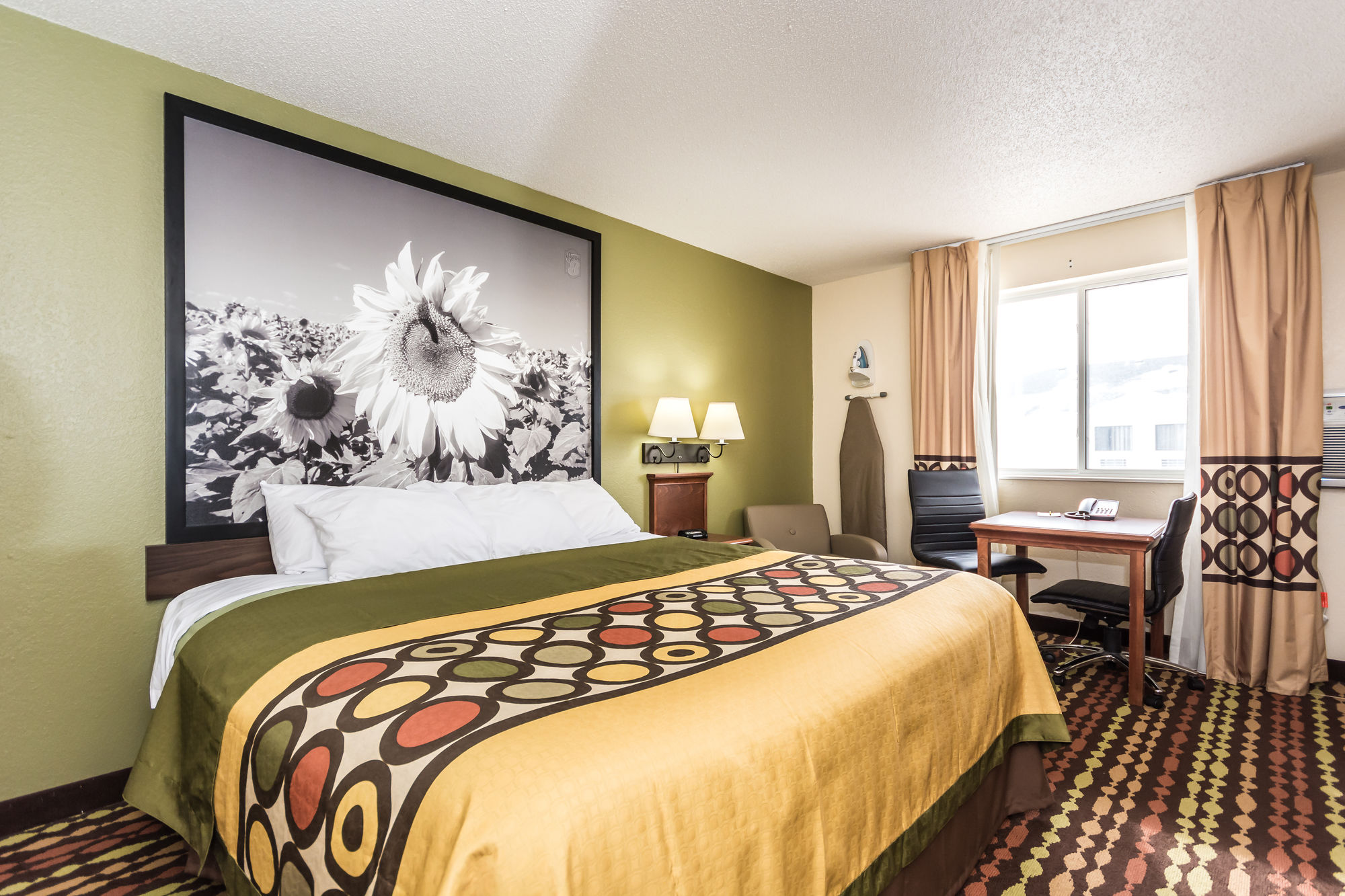 Super 8 by Wyndham Grand Forks