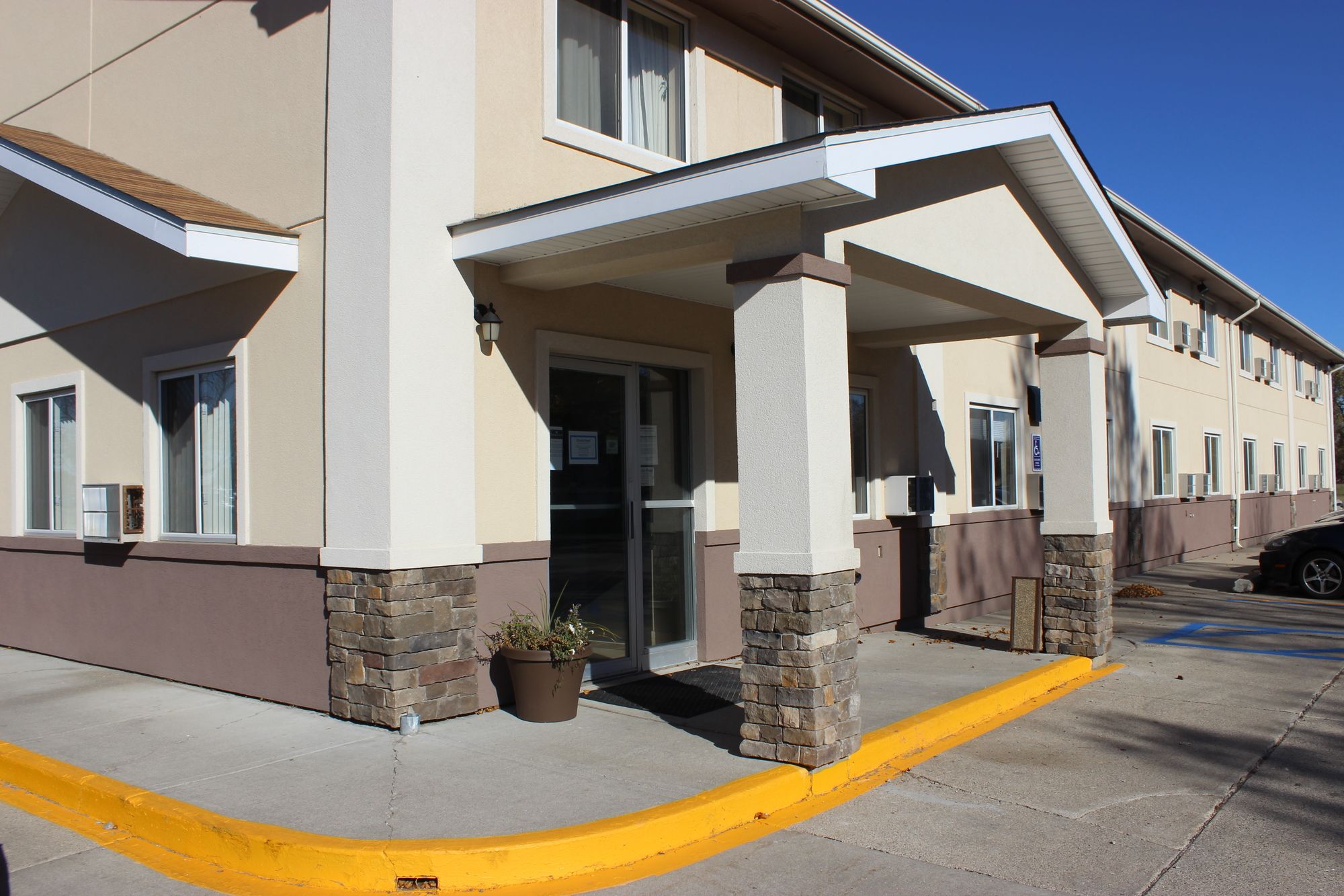 Super 8 by Wyndham Grand Forks