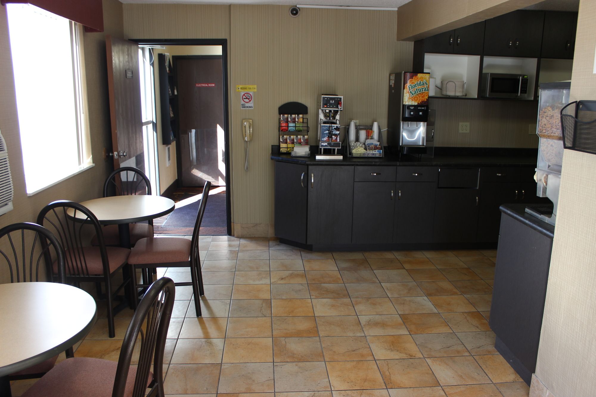 Super 8 by Wyndham Grand Forks