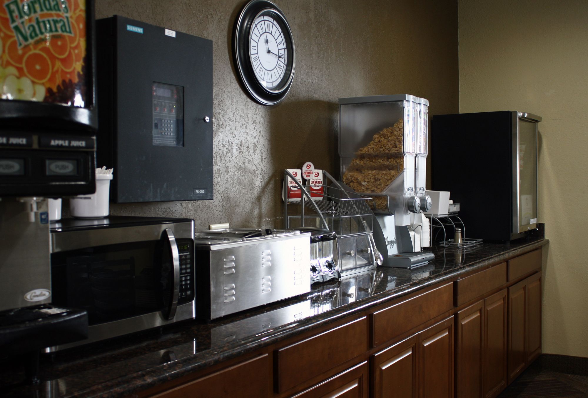 Super 8 by Wyndham Jamestown