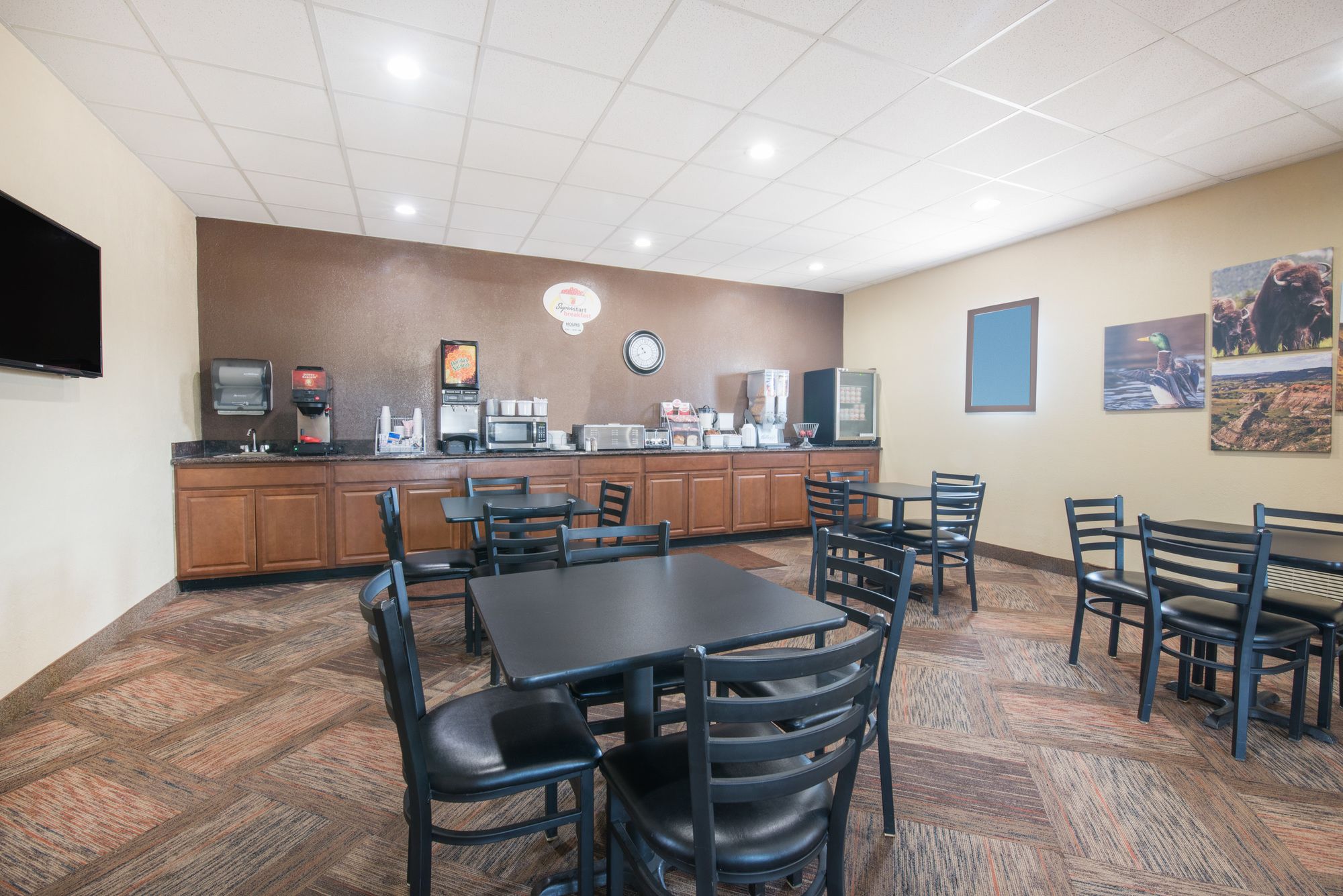 Super 8 by Wyndham Jamestown