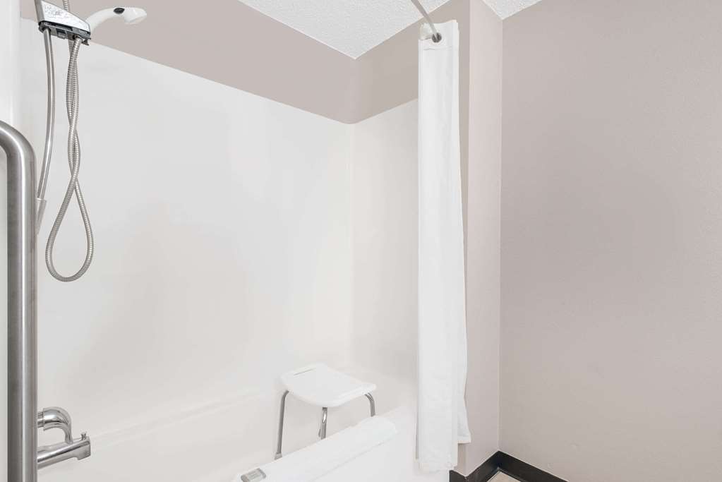 Super 8 by Wyndham Lisbon