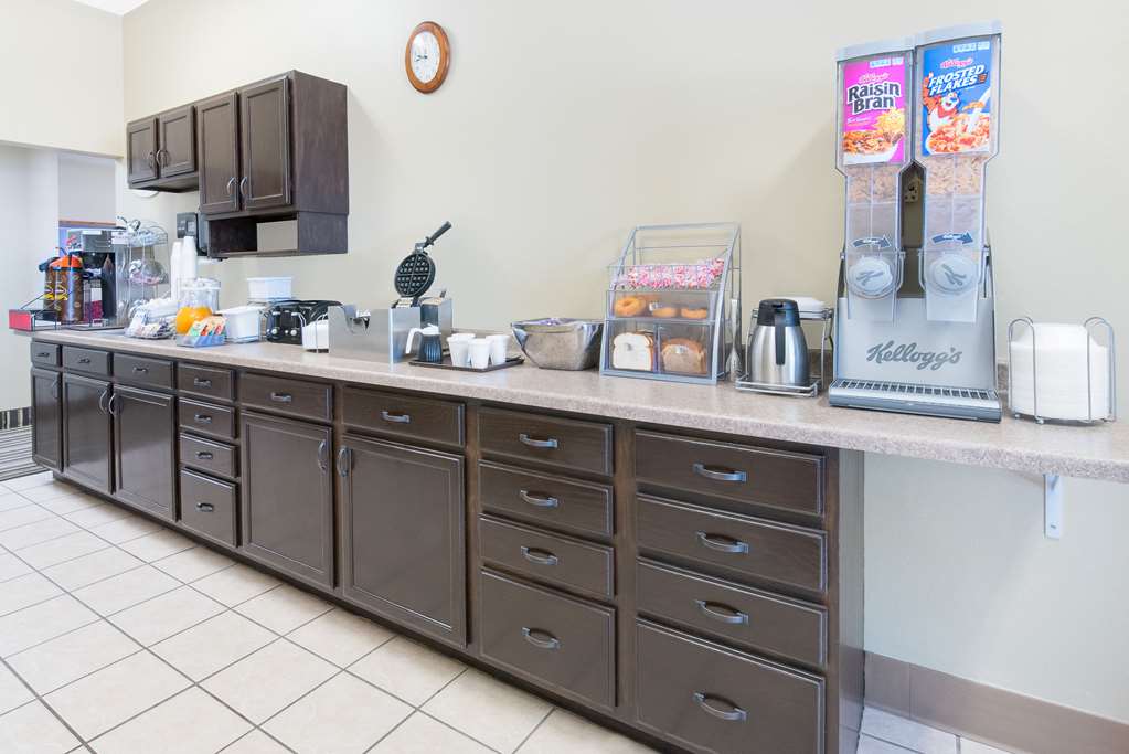 Super 8 by Wyndham Lisbon