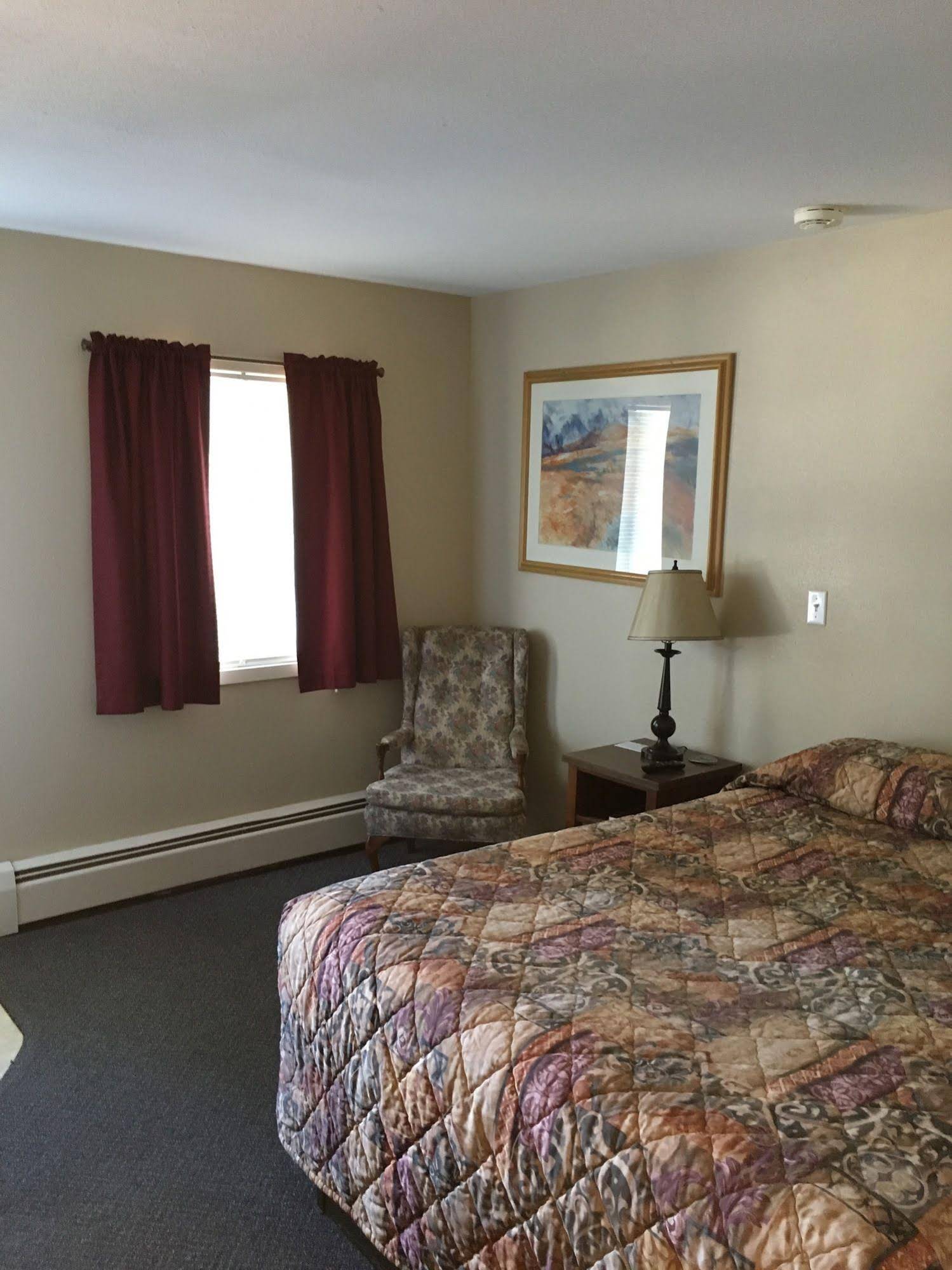 Colonial Motel And RV Park