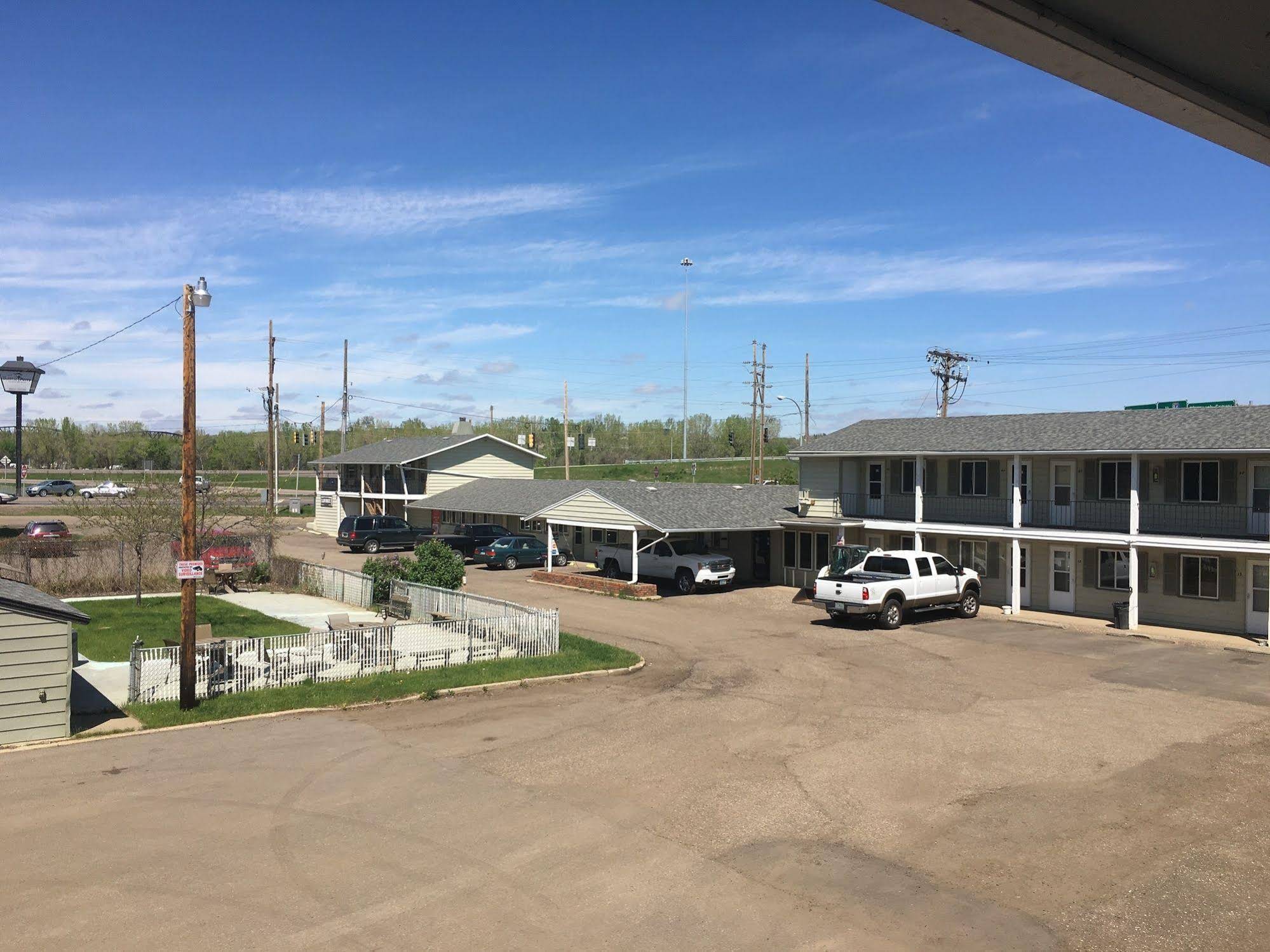 Colonial Motel And RV Park
