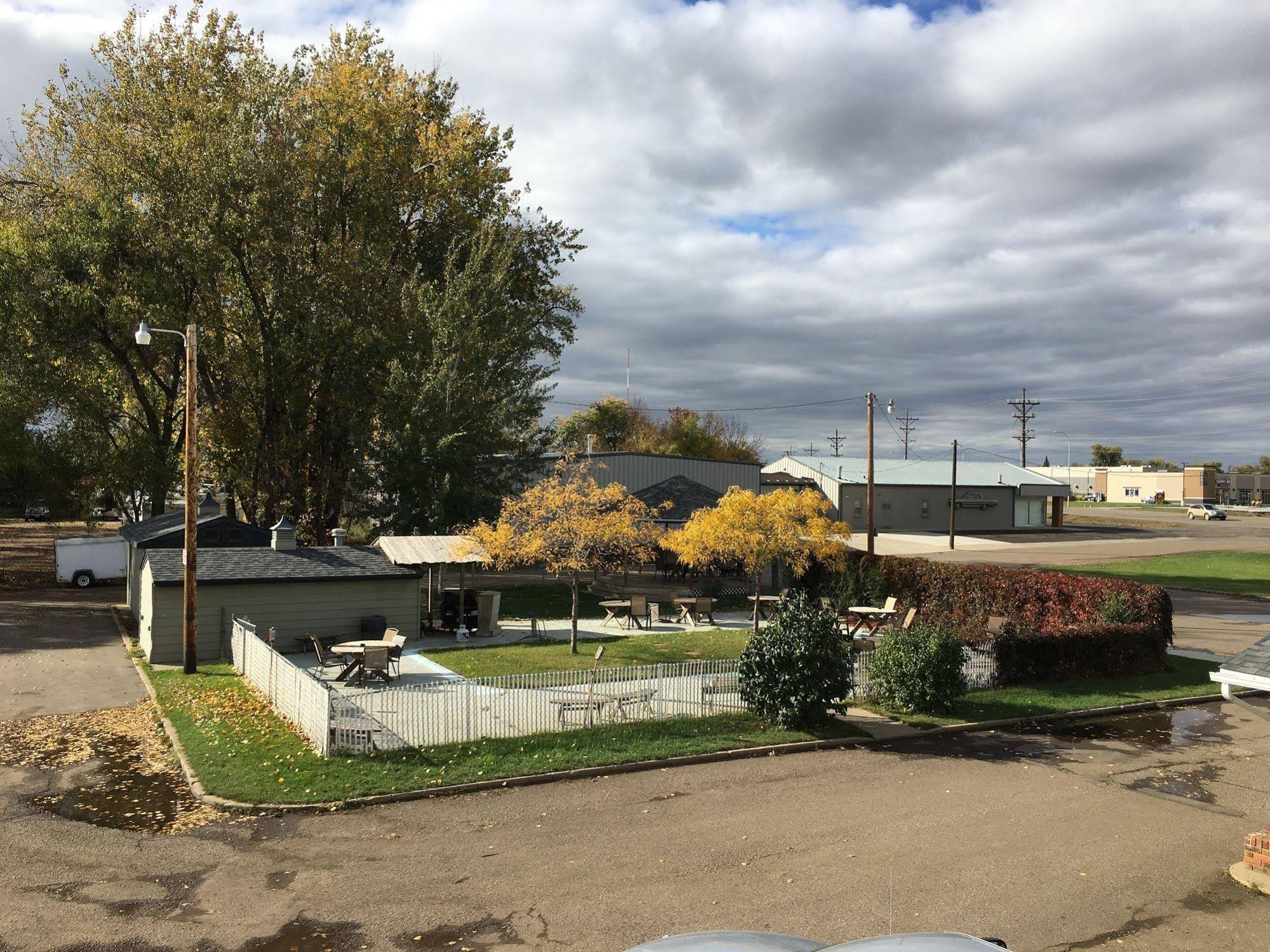 Colonial Motel And RV Park