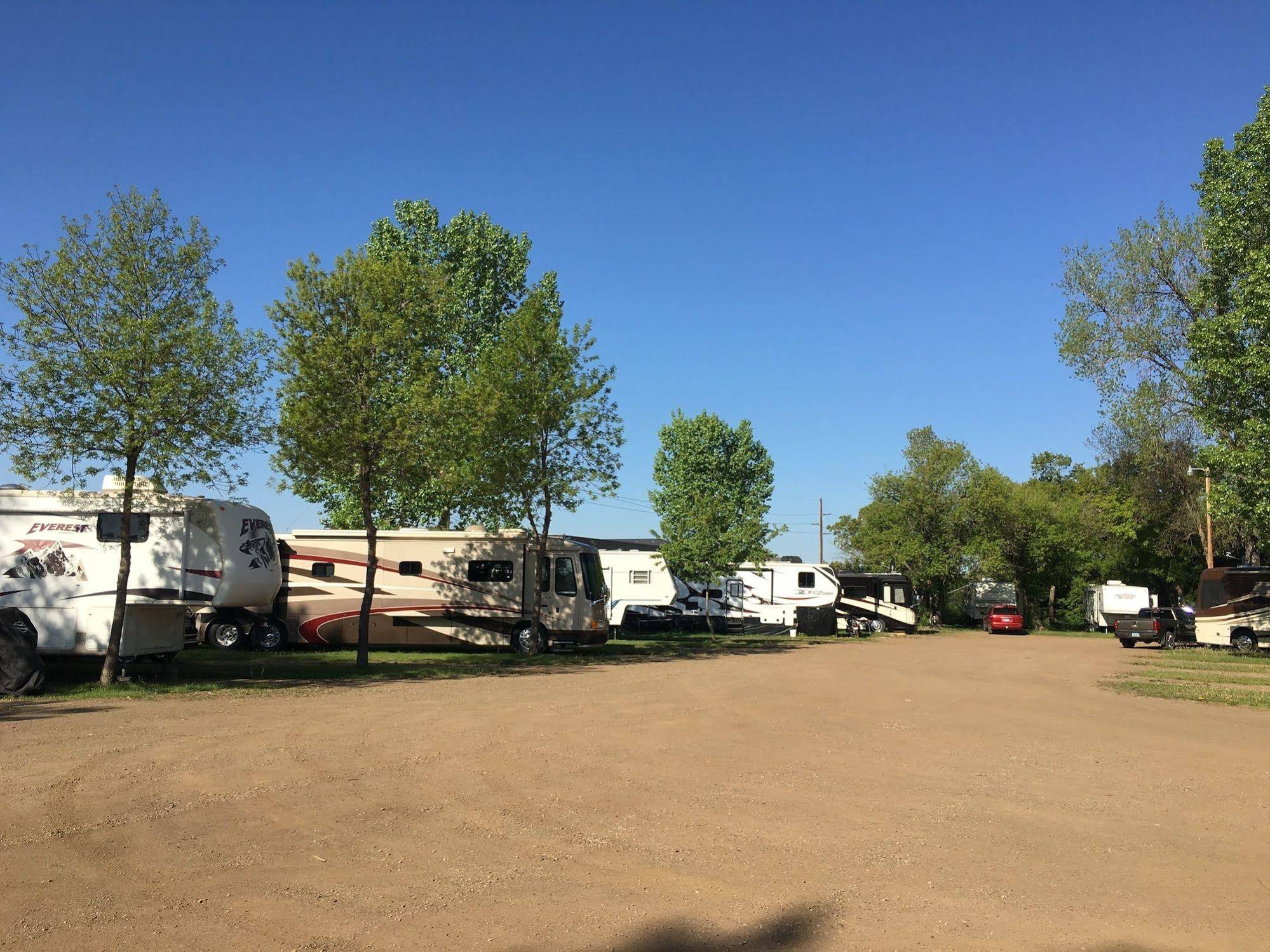 Colonial Motel And RV Park