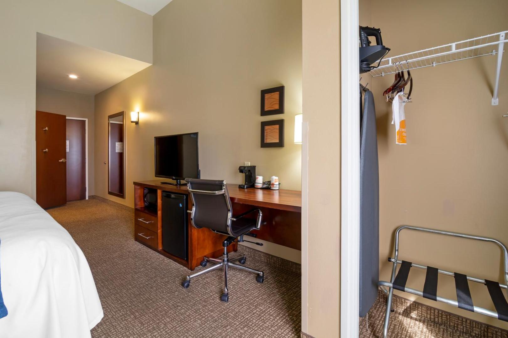 Comfort Inn & Suites Mandan - Bismarck
