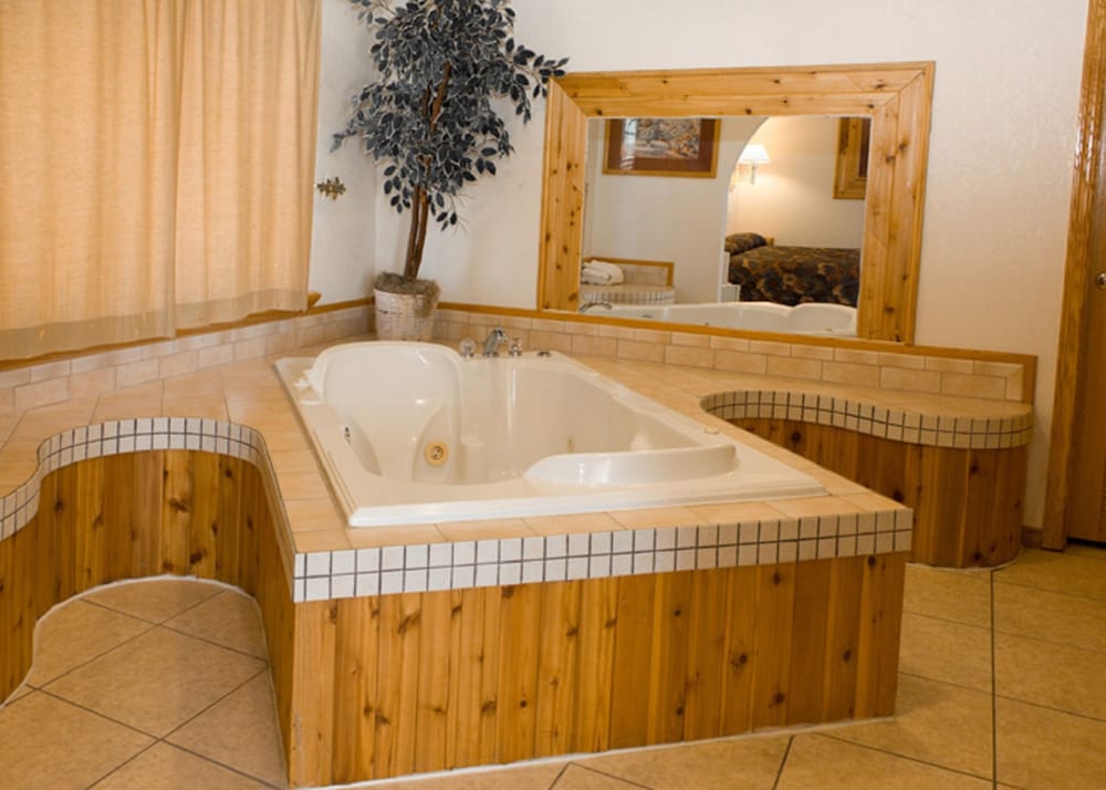 North Country Inn & Suites