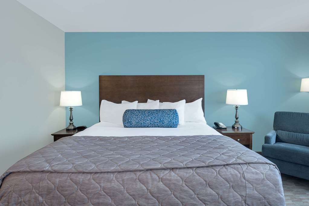 Baymont by Wyndham Minot