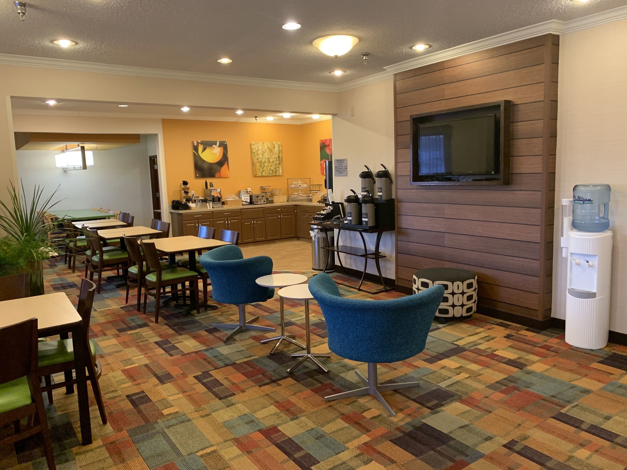 AmericInn by Wyndham Minot