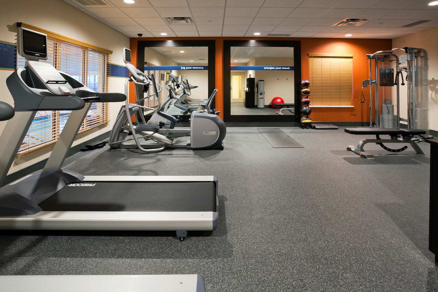 Hampton Inn & Suites Minot Airport