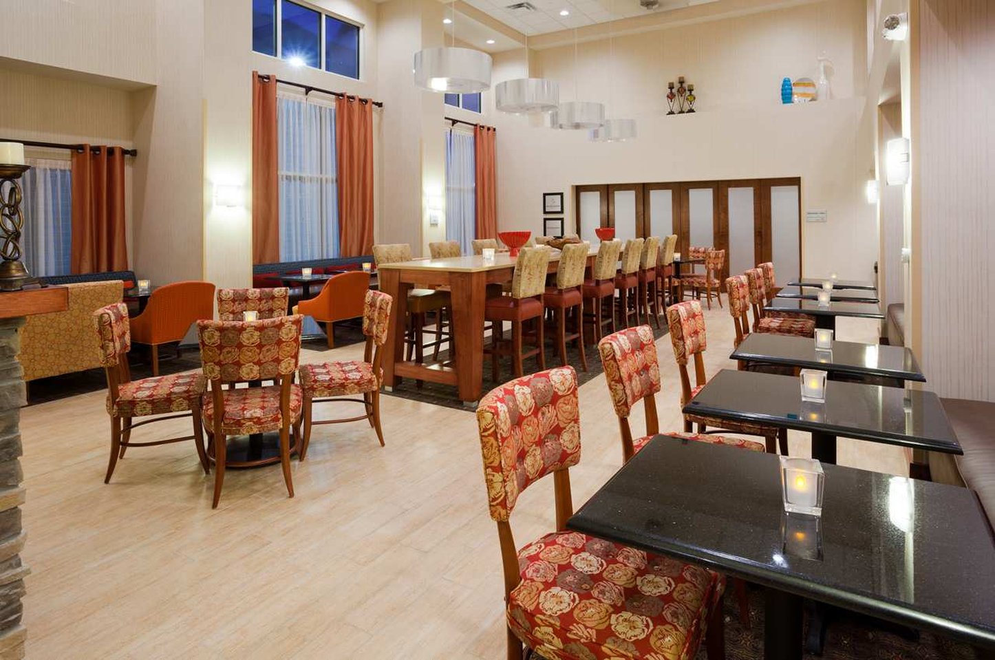 Hampton Inn & Suites Minot Airport