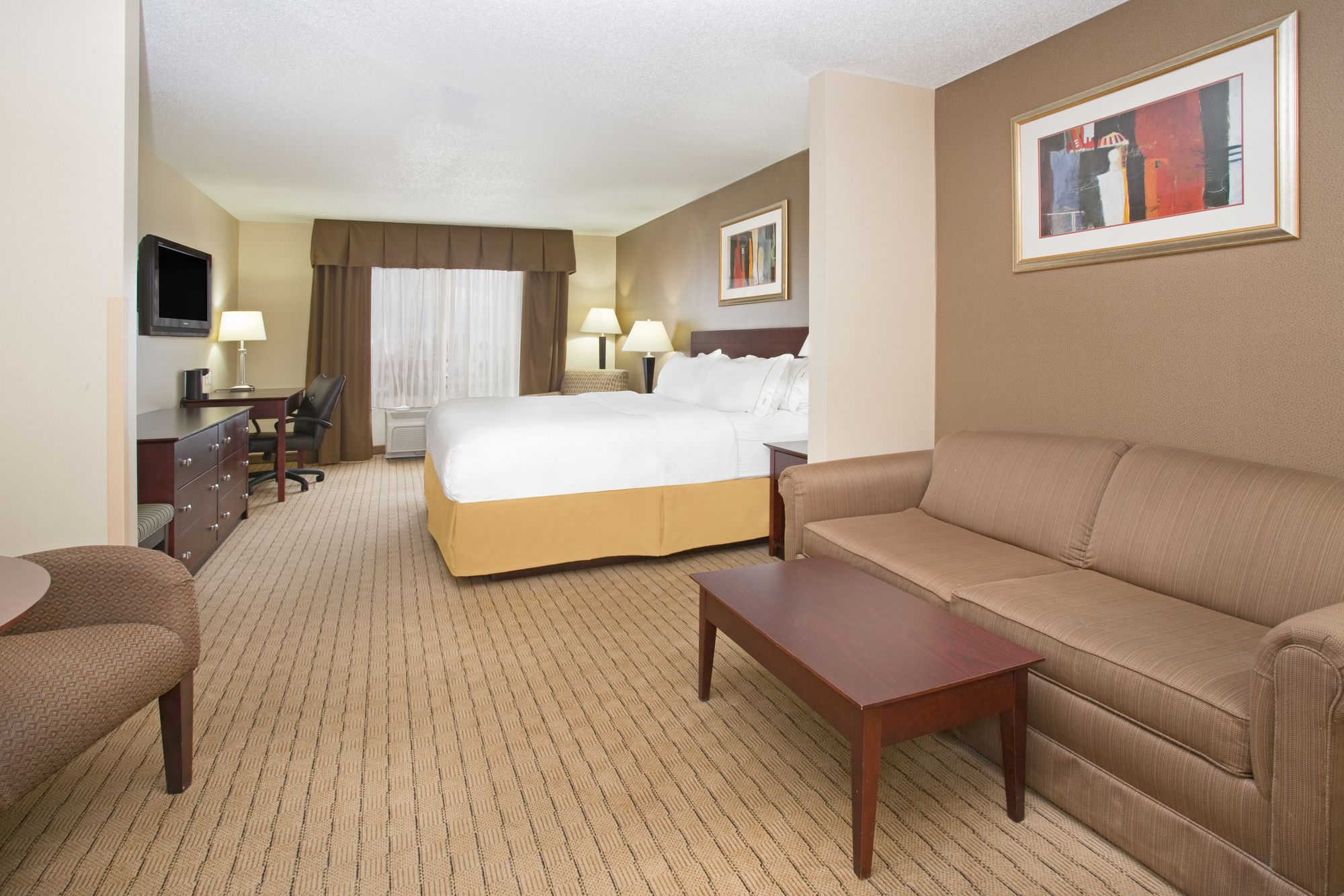 Holiday Inn Express Hotel & Suites Minot South