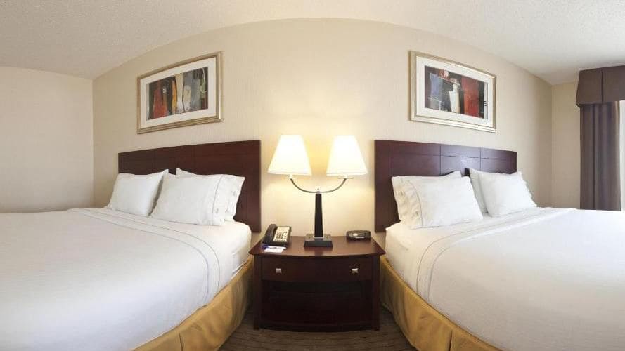 Holiday Inn Express Hotel & Suites Minot South