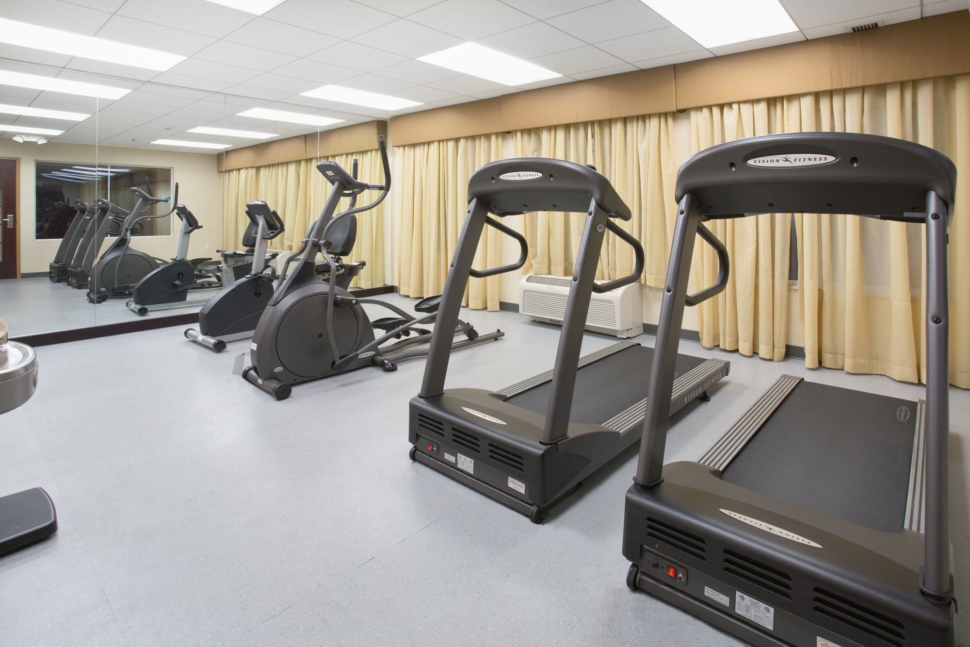 Holiday Inn Express Hotel & Suites Minot South