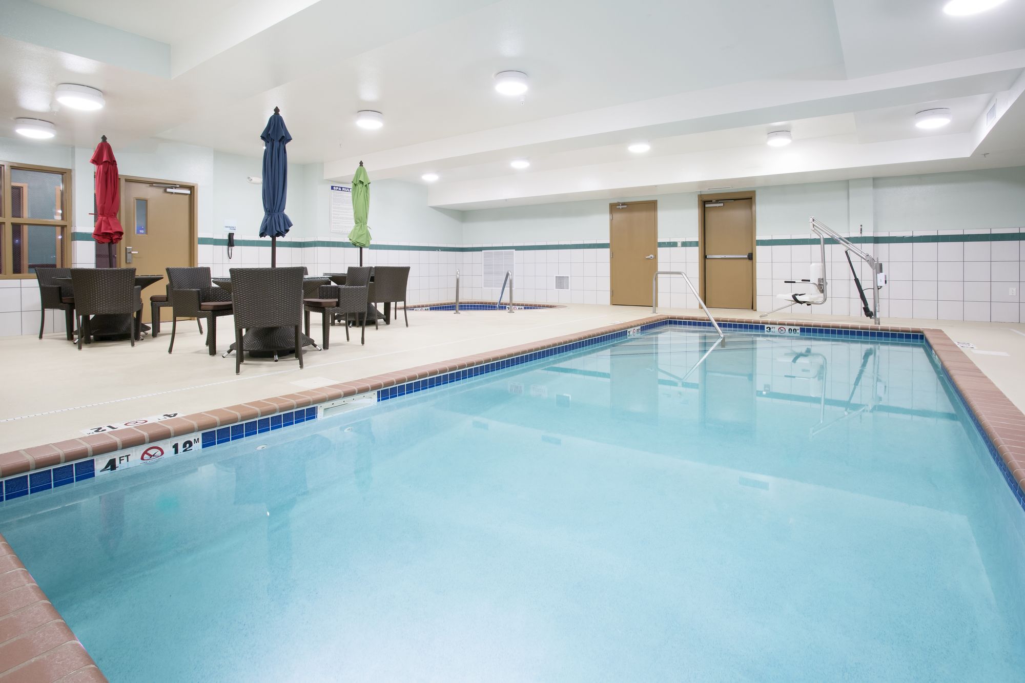 Holiday Inn Express Hotel & Suites Minot South