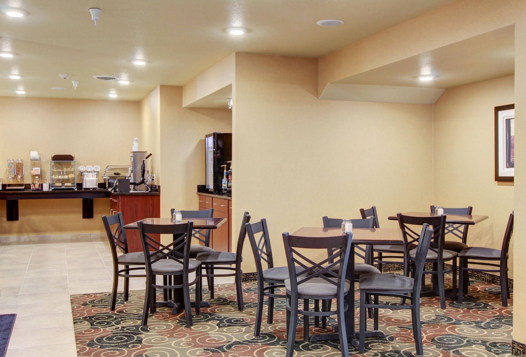 Cobblestone Inn & Suites Steele ND