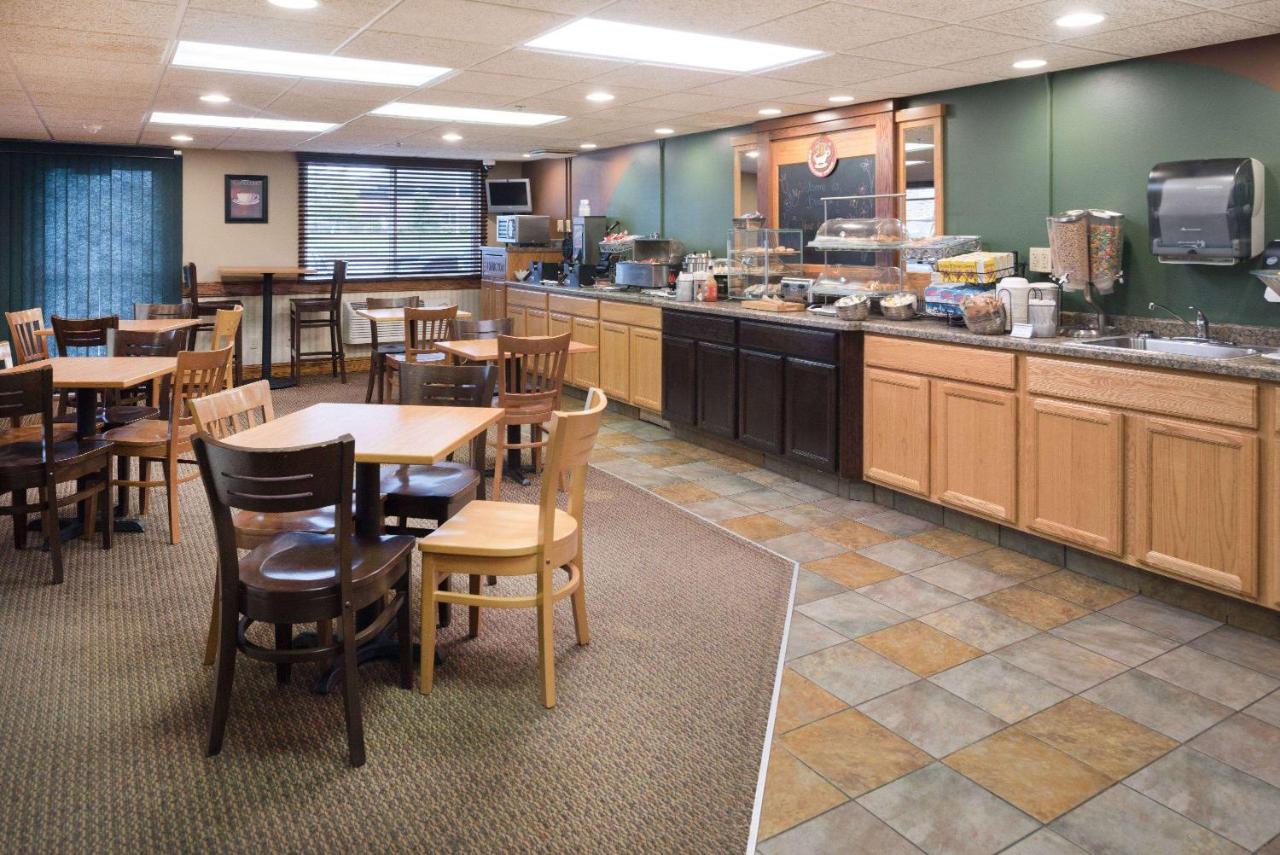 AmericInn by Wyndham Valley City Conference Center