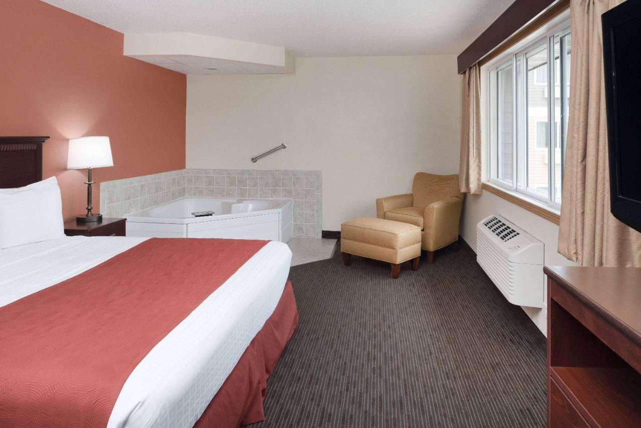 AmericInn by Wyndham Valley City Conference Center