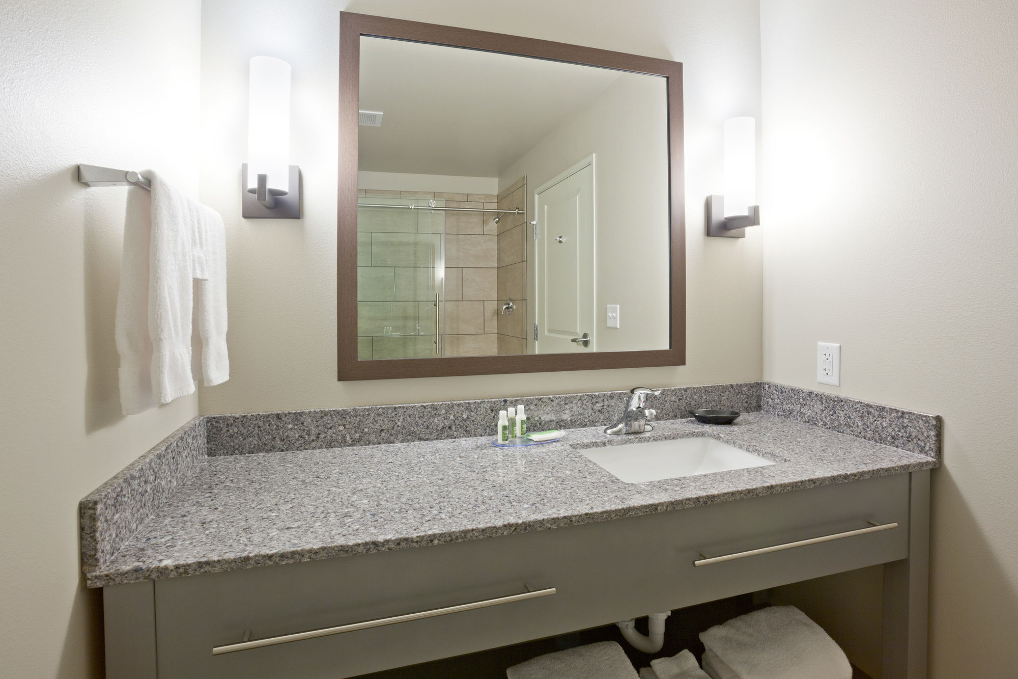 GrandStay Valley City