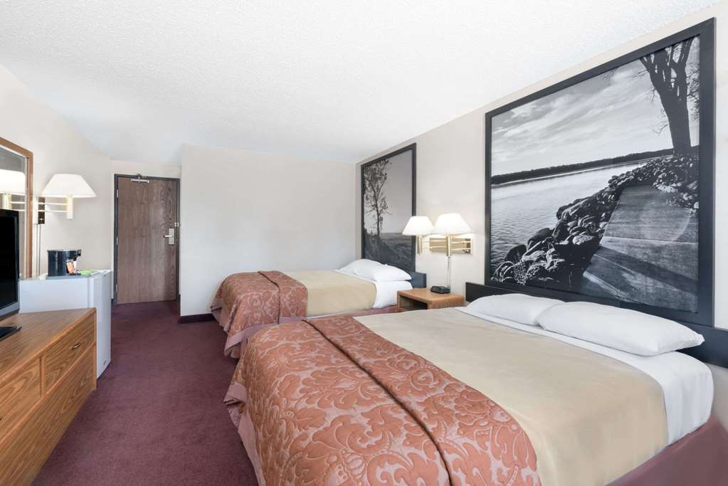Super 8 by Wyndham Valley City