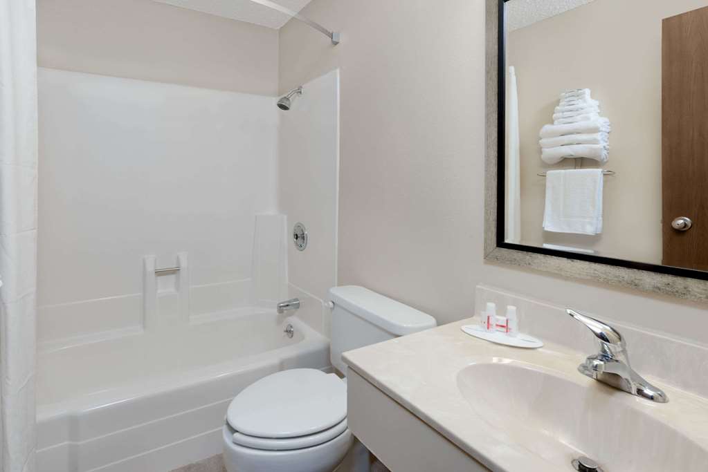 Super 8 by Wyndham Valley City