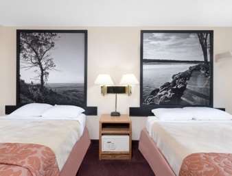 Super 8 by Wyndham Valley City