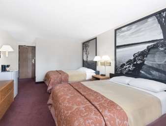 Super 8 by Wyndham Valley City