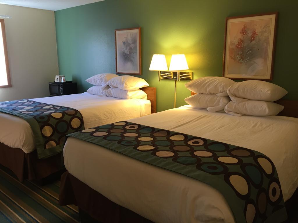 Super 8 by Wyndham West Fargo Main Ave ND